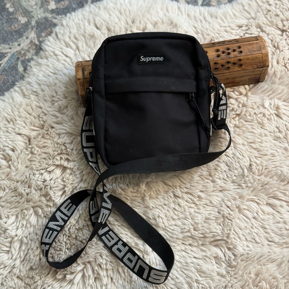 Supreme Cordura Black Crossbody Bag Unisex SS18 - Picture 8 of 13